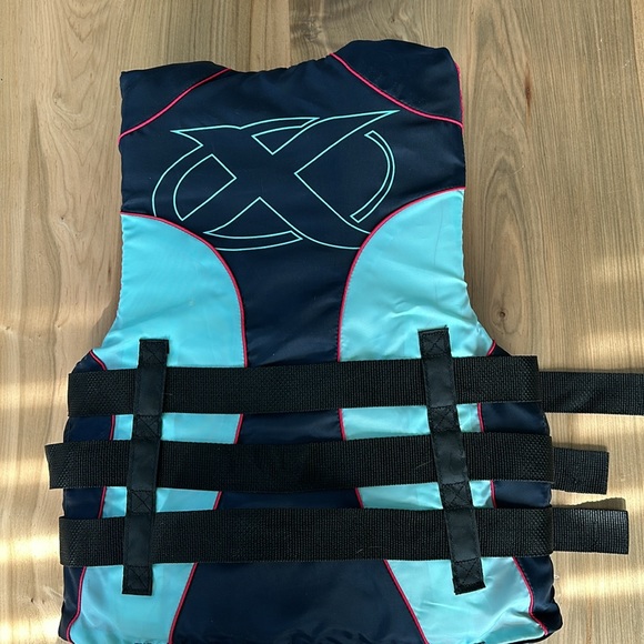 Personal Floatation Device ( PFD) - Picture 2 of 5